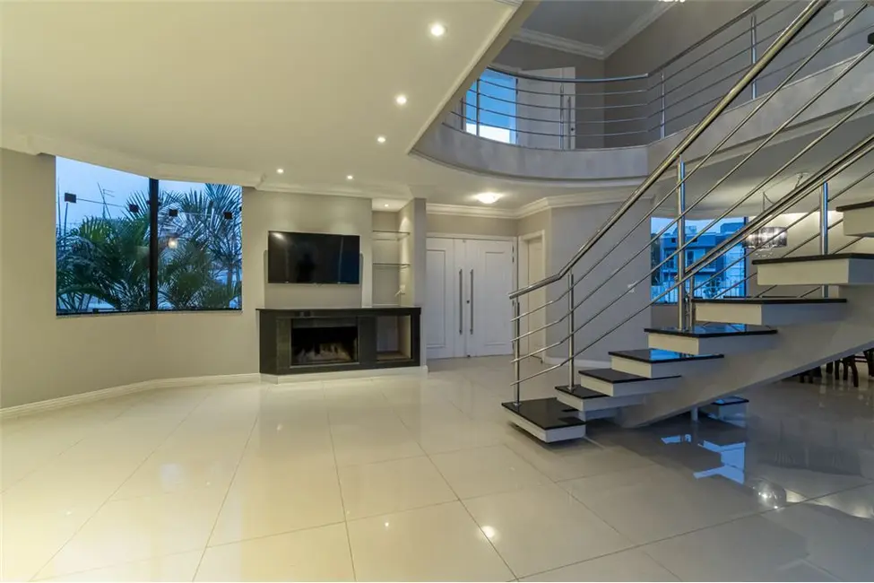 Casa com 4 quartos à venda, 340m2 em Estância Velha, Canoas - RS - imagem 3 Foto 3 de Casa com 4 quartos à venda, 340m2 em Estância Velha, Canoas - RS
