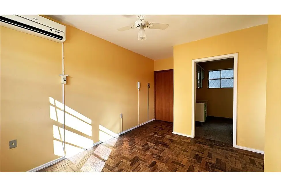 Apartamento com 2 quartos à venda, 52m2 em Teresópolis, Porto Alegre - RS - imagem 3 Foto 3 de Apartamento com 2 quartos à venda, 52m2 em Teresópolis, Porto Alegre - RS