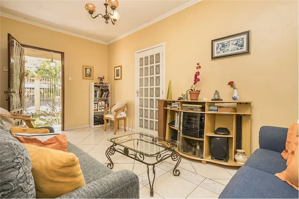 Casa com 3 quartos à venda, 151m2 em Santa Maria Goretti, Porto Alegre - RS - imagem 3 Foto 3 de Casa com 3 quartos à venda, 151m2 em Santa Maria Goretti, Porto Alegre - RS