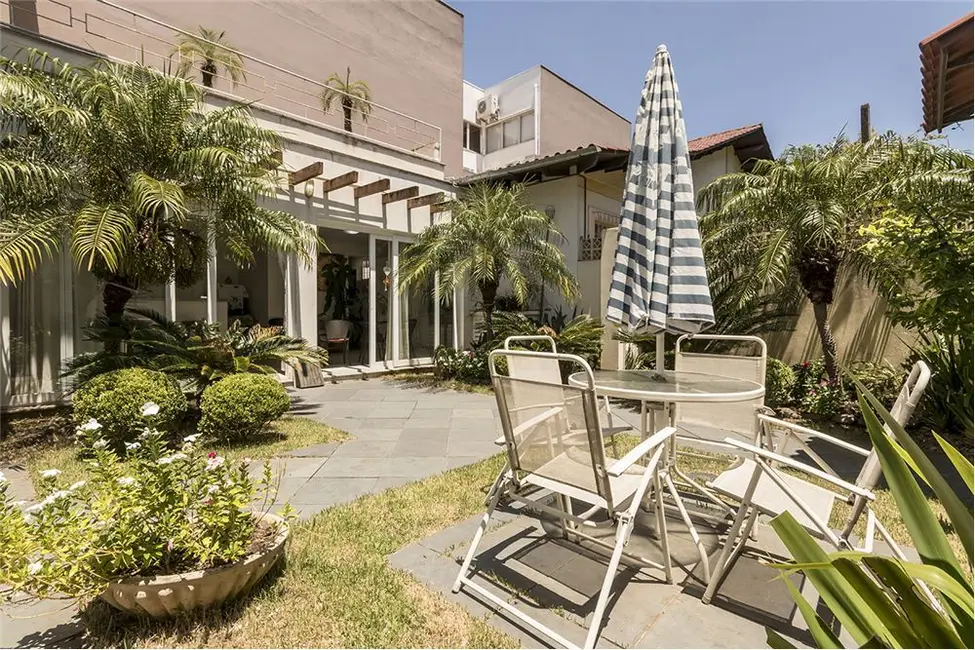 Casa com 3 quartos à venda, 151m2 em Santa Maria Goretti, Porto Alegre - RS - imagem 2 Foto 2 de Casa com 3 quartos à venda, 151m2 em Santa Maria Goretti, Porto Alegre - RS