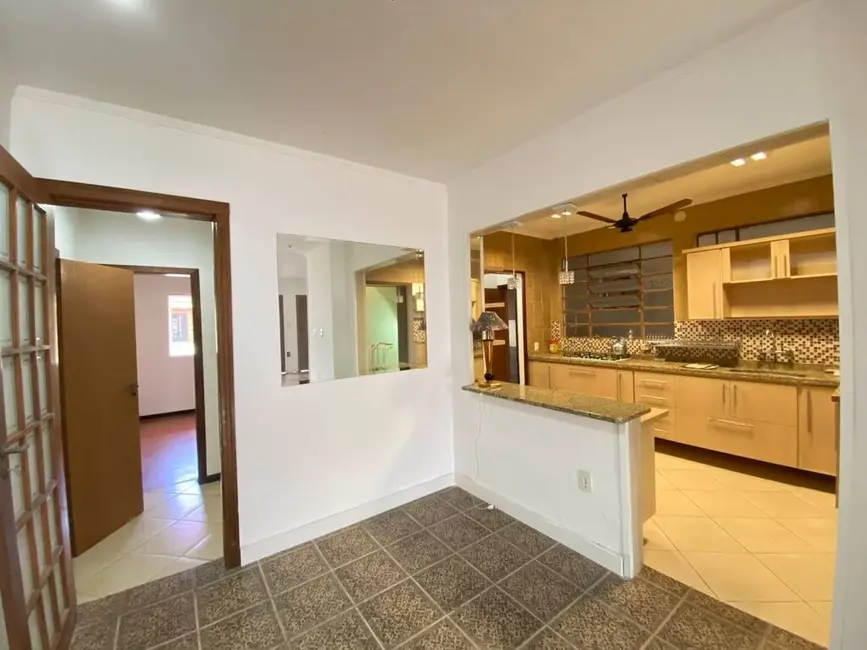 Foto 3 de Casa com 6 quartos à venda, 288m2 em Jardim Sabará, Porto Alegre - RS