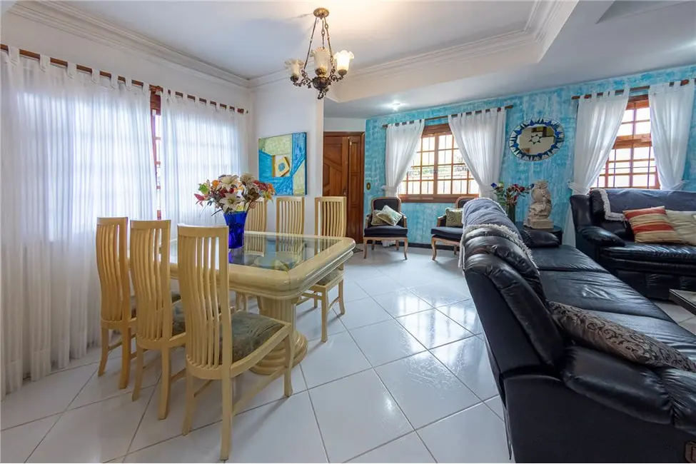 Casa com 4 quartos à venda, 300m2 em Teresópolis, Porto Alegre - RS - imagem 5 Foto 5 de Casa com 4 quartos à venda, 300m2 em Teresópolis, Porto Alegre - RS