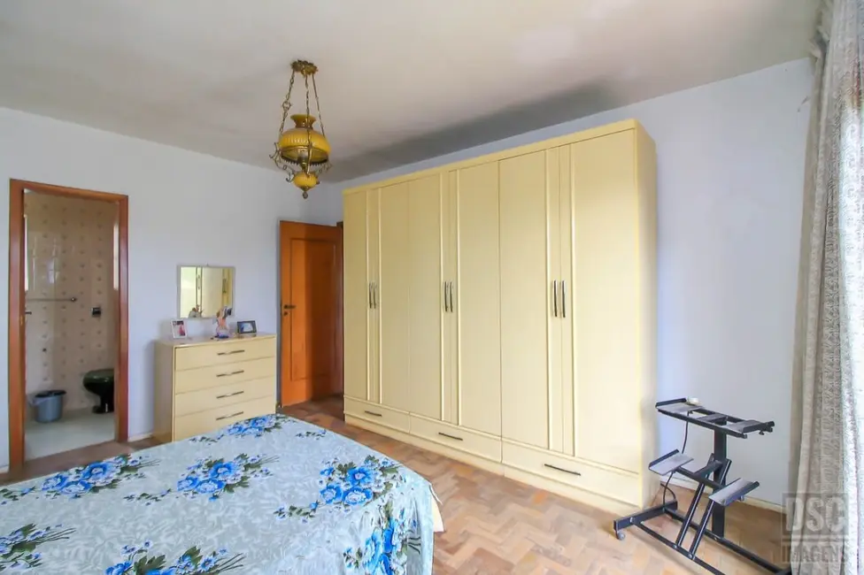 Casa com 3 quartos à venda, 299m2 em Glória, Porto Alegre - RS - imagem 9 Foto 9 de Casa com 3 quartos à venda, 299m2 em Glória, Porto Alegre - RS