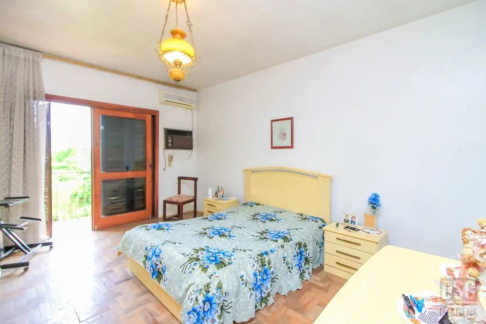 Casa com 3 quartos à venda, 299m2 em Glória, Porto Alegre - RS - imagem 6 Foto 6 de Casa com 3 quartos à venda, 299m2 em Glória, Porto Alegre - RS