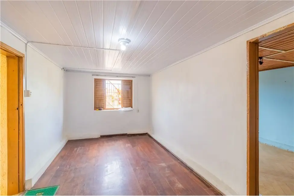 Casa com 5 quartos à venda, 150m2 em Partenon, Porto Alegre - RS - imagem 2 Foto 2 de Casa com 5 quartos à venda, 150m2 em Partenon, Porto Alegre - RS