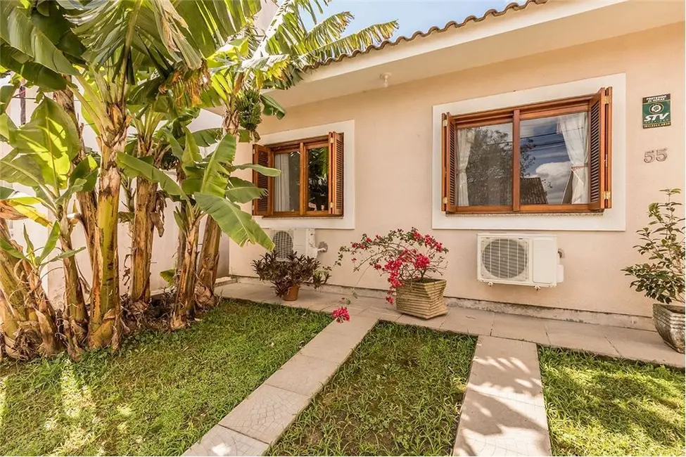 Foto 2 de Casa com 2 quartos à venda, 78m2 em Agronomia, Porto Alegre - RS