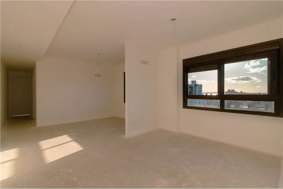 Apartamento com 3 quartos à venda, 110m2 em Menino Deus, Porto Alegre - RS - imagem 9 Foto 9 de Apartamento com 3 quartos à venda, 110m2 em Menino Deus, Porto Alegre - RS