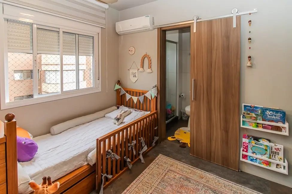 Apartamento com 2 quartos à venda, 93m2 em Rio Branco, Porto Alegre - RS - imagem 9 Foto 9 de Apartamento com 2 quartos à venda, 93m2 em Rio Branco, Porto Alegre - RS