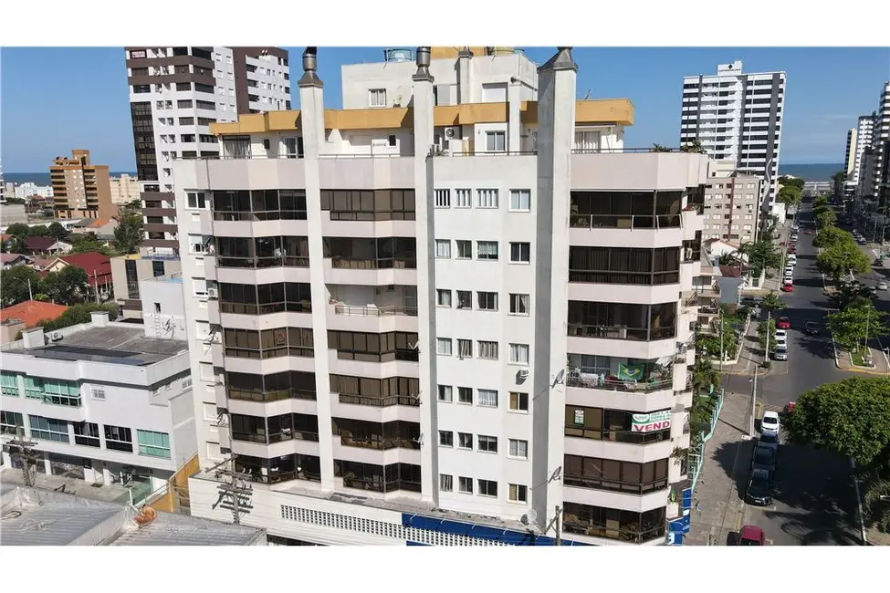 Foto 1 de Apartamento com 4 quartos à venda, 197m2 em Centro, Tramandai - RS
