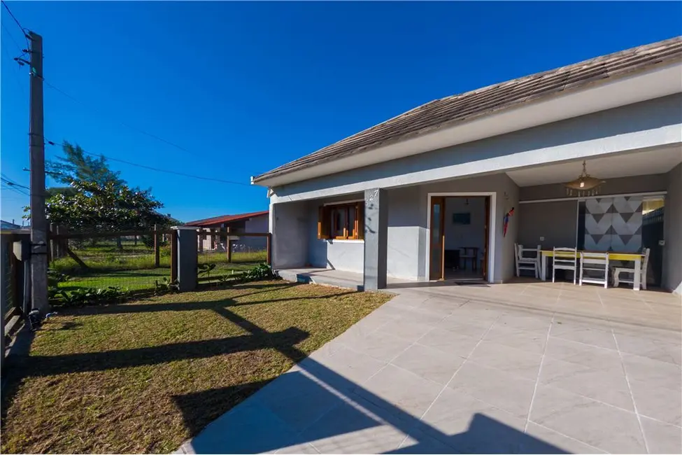 Casa com 3 quartos à venda, 98m2 em Tramandai - RS - imagem 4 Foto 4 de Casa com 3 quartos à venda, 98m2 em Tramandai - RS