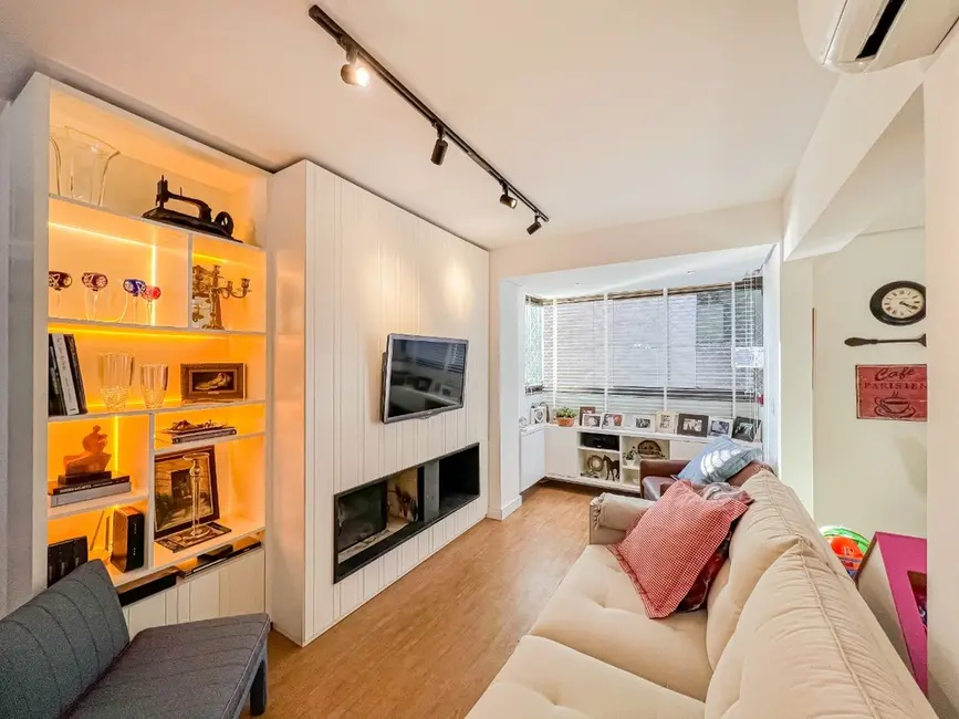 Apartamento com 2 quartos à venda, 94m2 em Moinhos de Vento, Porto Alegre - RS - imagem 2 Foto 2 de Apartamento com 2 quartos à venda, 94m2 em Moinhos de Vento, Porto Alegre - RS