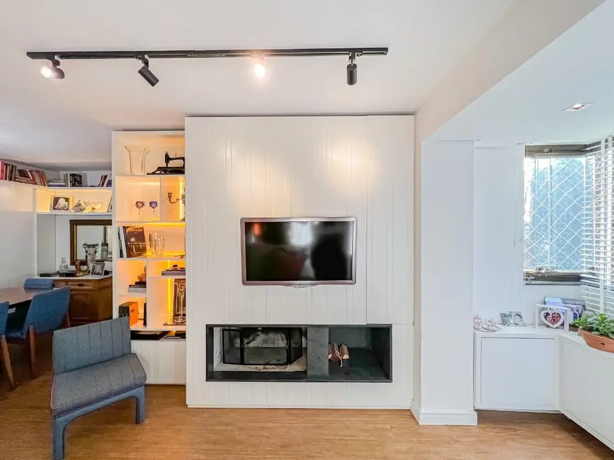 Apartamento com 2 quartos à venda, 94m2 em Moinhos de Vento, Porto Alegre - RS - imagem 3 Foto 3 de Apartamento com 2 quartos à venda, 94m2 em Moinhos de Vento, Porto Alegre - RS
