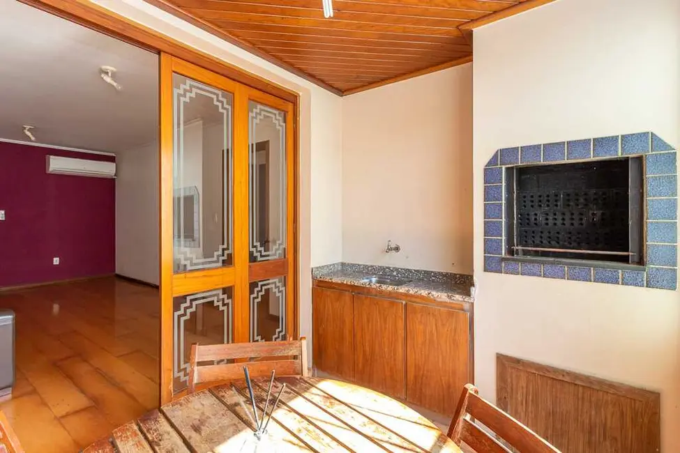 Apartamento com 2 quartos à venda, 85m2 em Passo da Areia, Porto Alegre - RS - imagem 3 Foto 3 de Apartamento com 2 quartos à venda, 85m2 em Passo da Areia, Porto Alegre - RS