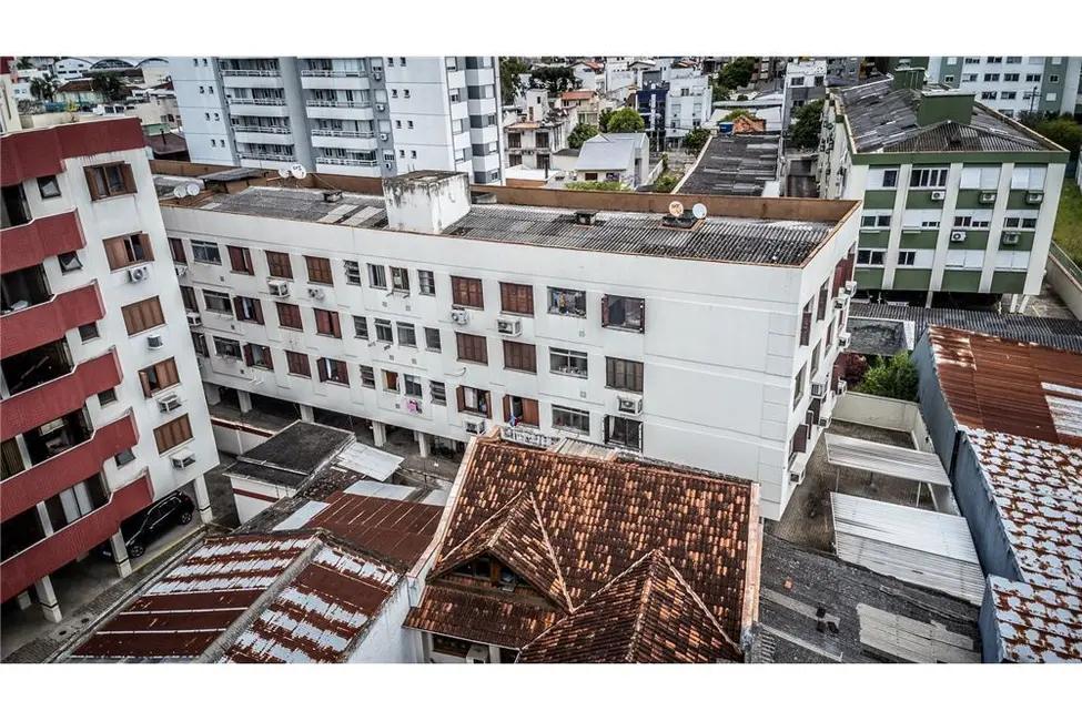 Apartamento com 2 quartos à venda, 42m2 em Santo Antônio, Porto Alegre - RS - imagem 3 Foto 3 de Apartamento com 2 quartos à venda, 42m2 em Santo Antônio, Porto Alegre - RS