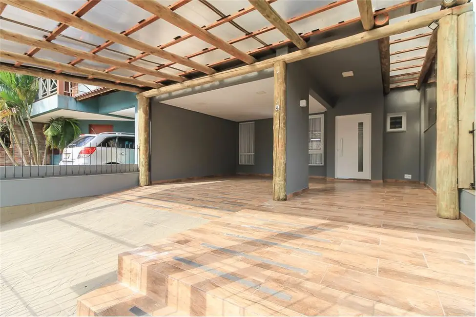 Casa com 3 quartos à venda, 150m2 em Hípica, Porto Alegre - RS - imagem 3 Foto 3 de Casa com 3 quartos à venda, 150m2 em Hípica, Porto Alegre - RS