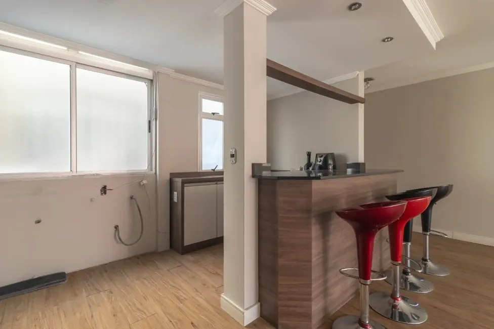 Apartamento com 3 quartos à venda, 117m2 em Moinhos de Vento, Porto Alegre - RS - imagem 4 Foto 4 de Apartamento com 3 quartos à venda, 117m2 em Moinhos de Vento, Porto Alegre - RS
