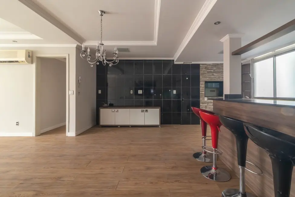 Apartamento com 3 quartos à venda, 117m2 em Moinhos de Vento, Porto Alegre - RS - imagem 8 Foto 8 de Apartamento com 3 quartos à venda, 117m2 em Moinhos de Vento, Porto Alegre - RS