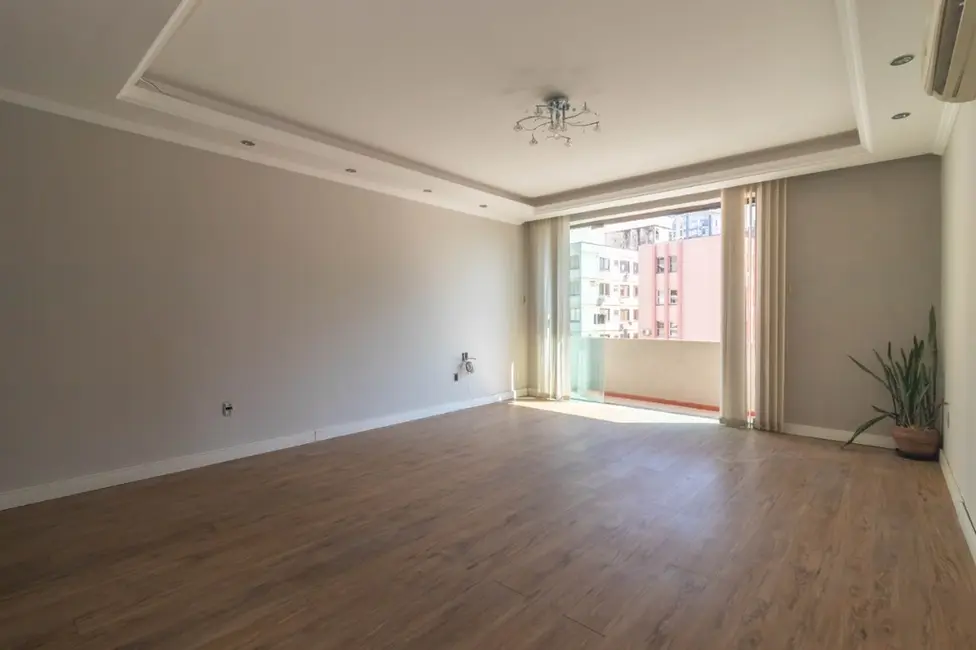 Apartamento com 3 quartos à venda, 117m2 em Moinhos de Vento, Porto Alegre - RS - imagem 6 Foto 6 de Apartamento com 3 quartos à venda, 117m2 em Moinhos de Vento, Porto Alegre - RS