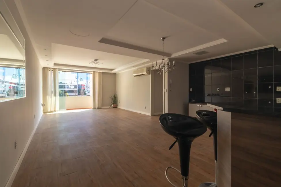 Apartamento com 3 quartos à venda, 117m2 em Moinhos de Vento, Porto Alegre - RS - imagem 3 Foto 3 de Apartamento com 3 quartos à venda, 117m2 em Moinhos de Vento, Porto Alegre - RS