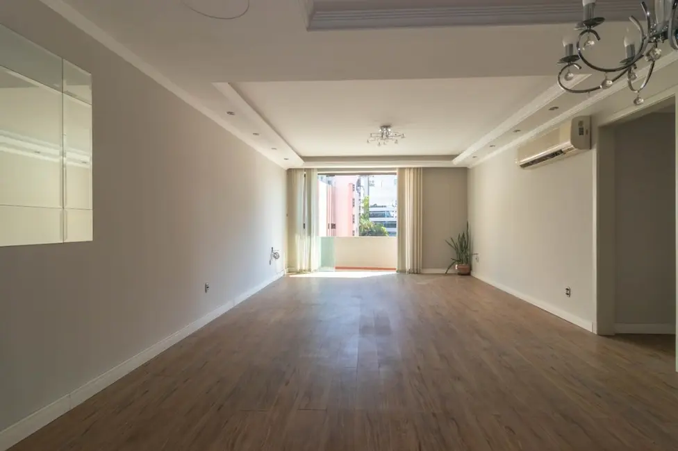 Apartamento com 3 quartos à venda, 117m2 em Moinhos de Vento, Porto Alegre - RS - imagem 5 Foto 5 de Apartamento com 3 quartos à venda, 117m2 em Moinhos de Vento, Porto Alegre - RS