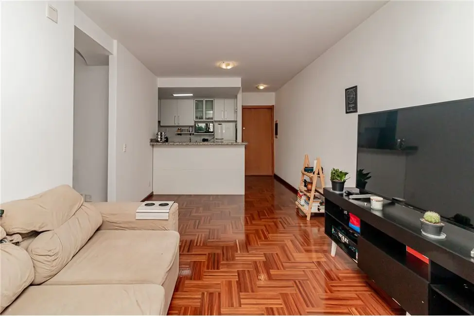 Apartamento com 2 quartos à venda, 72m2 em Passo da Areia, Porto Alegre - RS - imagem 7 Foto 7 de Apartamento com 2 quartos à venda, 72m2 em Passo da Areia, Porto Alegre - RS