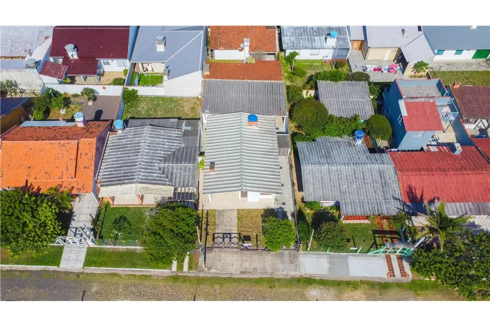Casa com 3 quartos à venda, 105m2 em Tramandai - RS - imagem 5 Foto 5 de Casa com 3 quartos à venda, 105m2 em Tramandai - RS