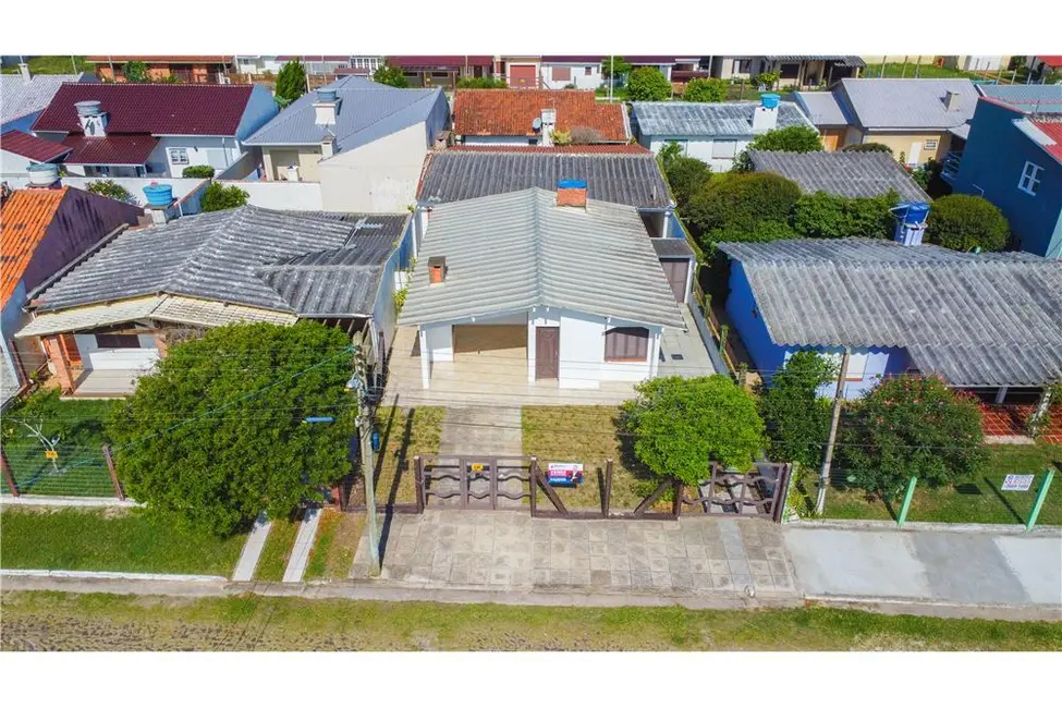 Casa com 3 quartos à venda, 105m2 em Tramandai - RS - imagem 4 Foto 4 de Casa com 3 quartos à venda, 105m2 em Tramandai - RS