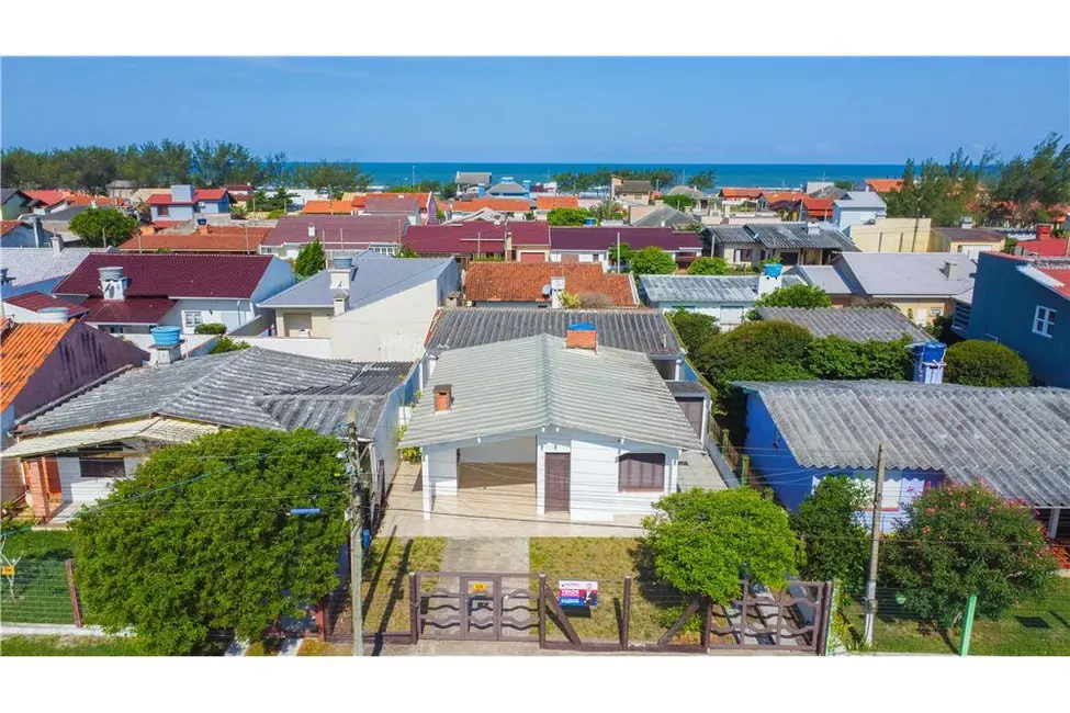 Casa com 3 quartos à venda, 105m2 em Tramandai - RS - imagem 3 Foto 3 de Casa com 3 quartos à venda, 105m2 em Tramandai - RS