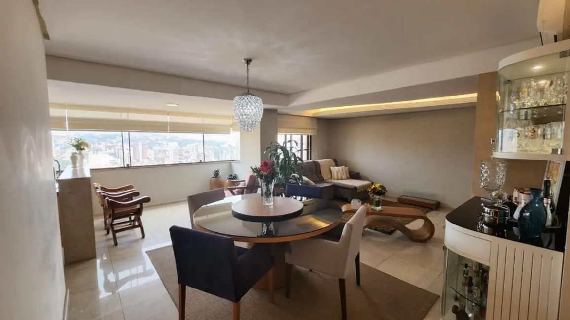 Apartamento com 3 quartos à venda, 206m2 em Menino Deus, Porto Alegre - RS - imagem 5 Foto 5 de Apartamento com 3 quartos à venda, 206m2 em Menino Deus, Porto Alegre - RS