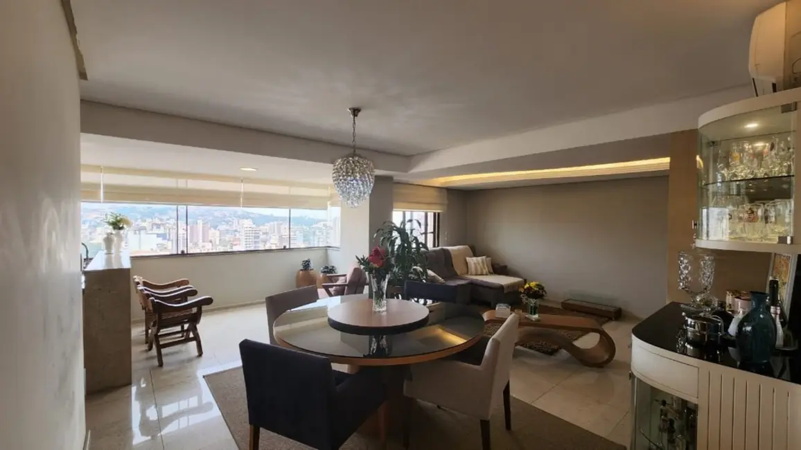 Apartamento com 3 quartos à venda, 206m2 em Menino Deus, Porto Alegre - RS - imagem 4 Foto 4 de Apartamento com 3 quartos à venda, 206m2 em Menino Deus, Porto Alegre - RS