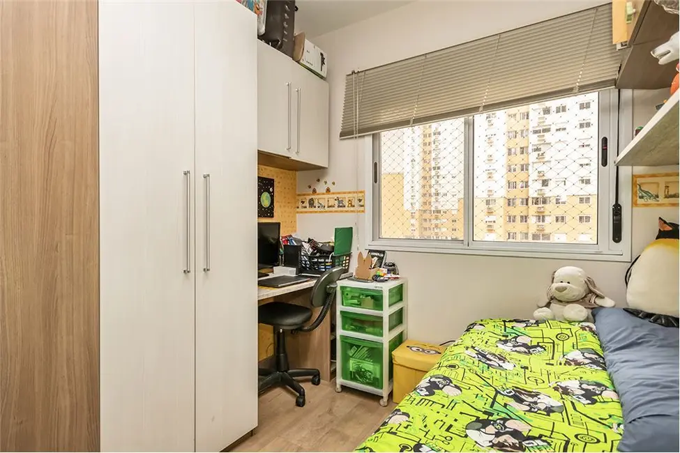 Apartamento com 3 quartos à venda, 66m2 em Santo Antônio, Porto Alegre - RS - imagem 3 Foto 3 de Apartamento com 3 quartos à venda, 66m2 em Santo Antônio, Porto Alegre - RS