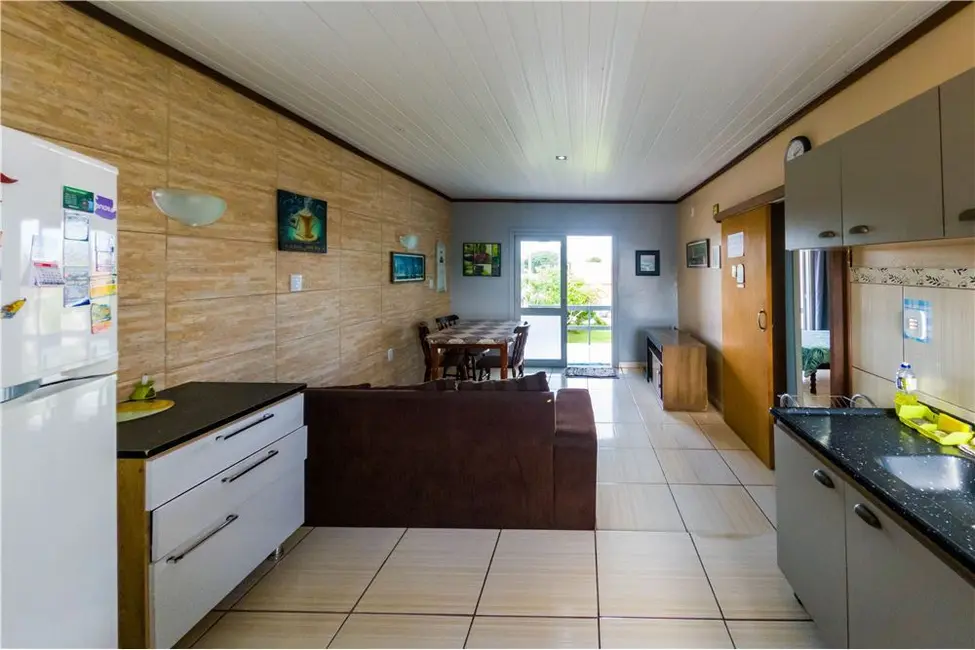 Casa com 8 quartos à venda, 200m2 em Tramandai - RS - imagem 9 Foto 9 de Casa com 8 quartos à venda, 200m2 em Tramandai - RS