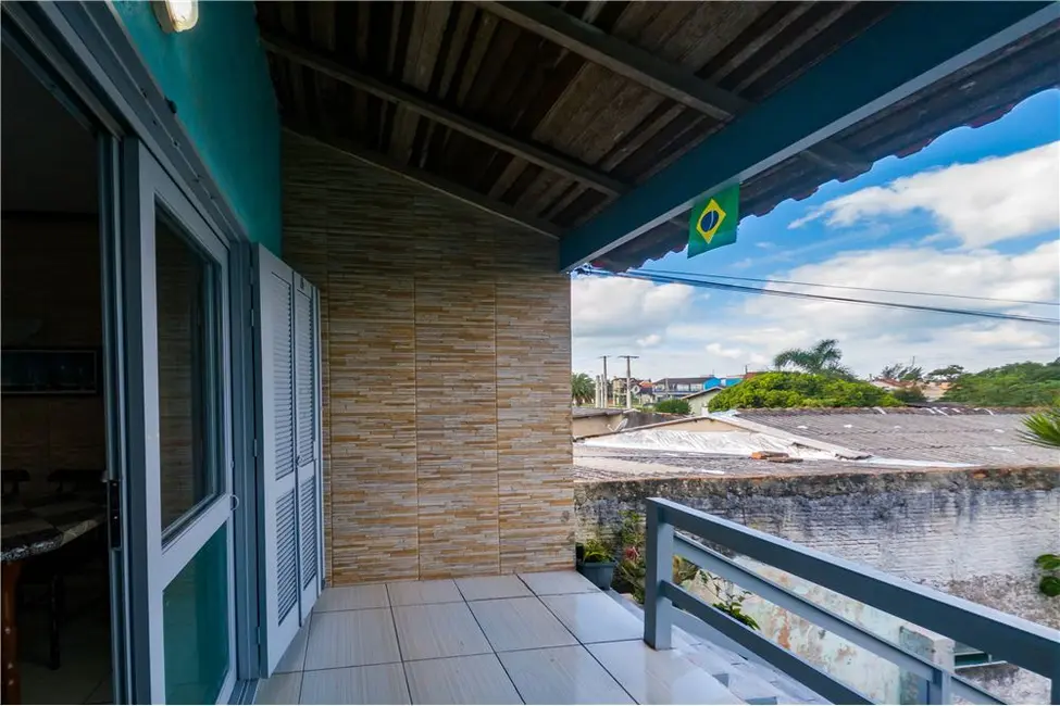 Casa com 8 quartos à venda, 200m2 em Tramandai - RS - imagem 6 Foto 6 de Casa com 8 quartos à venda, 200m2 em Tramandai - RS