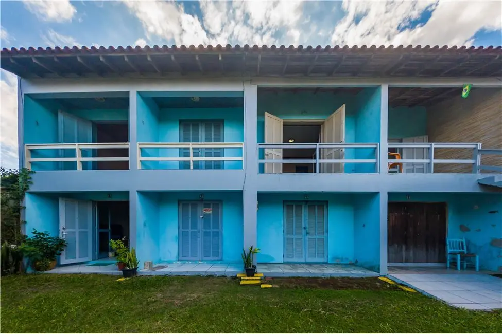 Foto 2 de Casa com 8 quartos à venda, 200m2 em Tramandai - RS