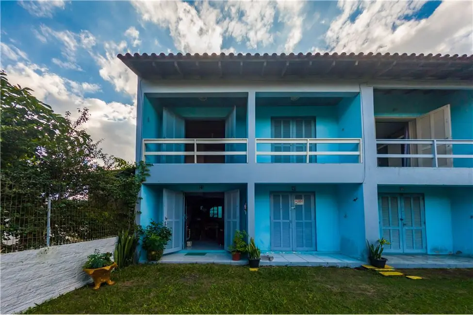 Foto 1 de Casa com 8 quartos à venda, 200m2 em Tramandai - RS