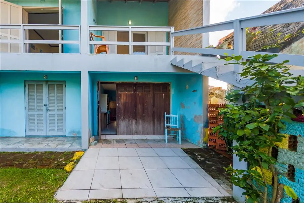 Casa com 8 quartos à venda, 200m2 em Tramandai - RS - imagem 4 Foto 4 de Casa com 8 quartos à venda, 200m2 em Tramandai - RS