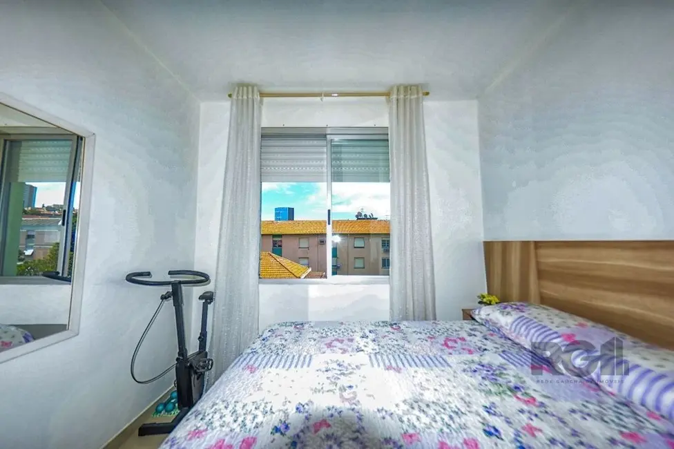 Foto 2 de Apartamento com 2 quartos à venda, 50m2 em Cristal, Porto Alegre - RS
