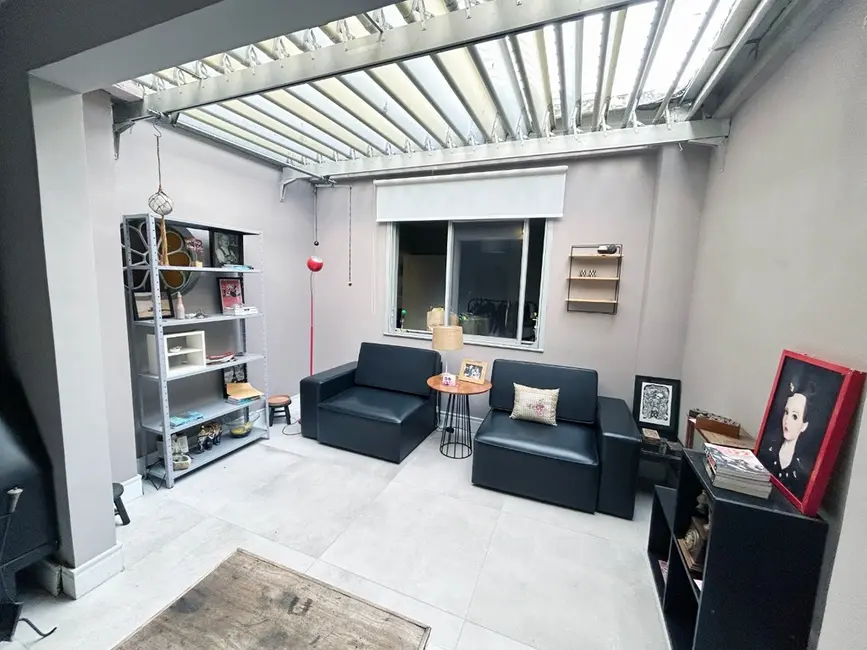 Casa com 4 quartos à venda, 174m2 em Vila Jardim, Porto Alegre - RS - imagem 8 Foto 8 de Casa com 4 quartos à venda, 174m2 em Vila Jardim, Porto Alegre - RS