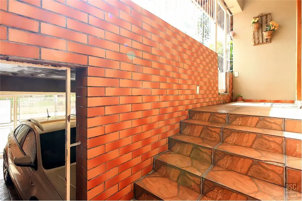 Foto 1 de Casa com 3 quartos à venda, 200m2 em Porto Alegre - RS