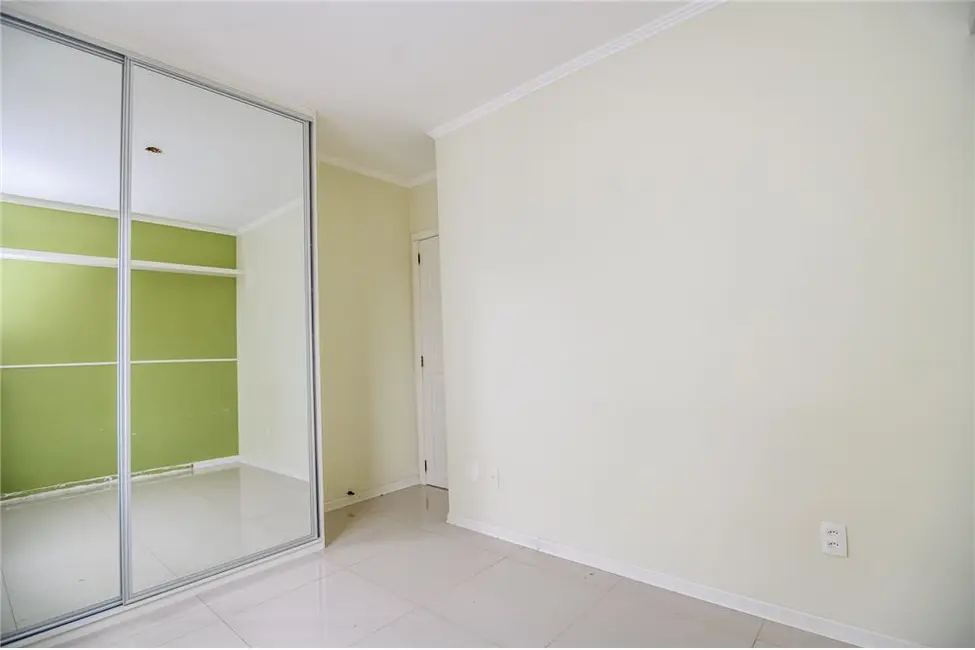 Apartamento com 3 quartos à venda, 72m2 em Jardim Europa, Porto Alegre - RS - imagem 6 Foto 6 de Apartamento com 3 quartos à venda, 72m2 em Jardim Europa, Porto Alegre - RS