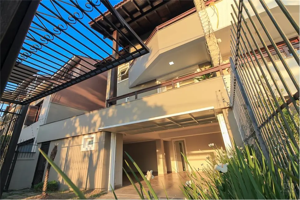 Foto 1 de Casa com 3 quartos à venda, 310m2 em Nonoai, Porto Alegre - RS