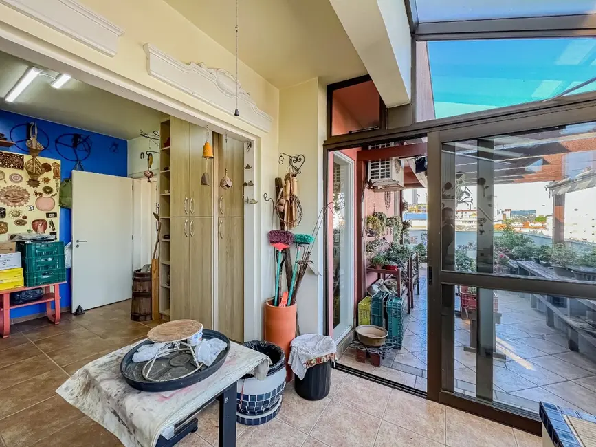 Apartamento com 2 quartos à venda, 207m2 em Petrópolis, Porto Alegre - RS - imagem 7 Foto 7 de Apartamento com 2 quartos à venda, 207m2 em Petrópolis, Porto Alegre - RS