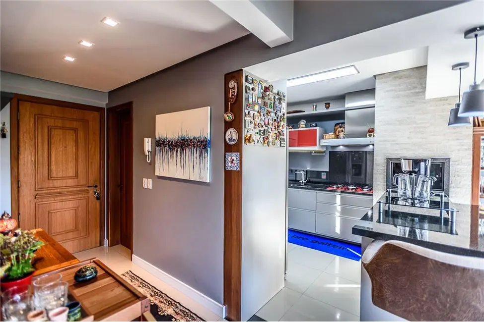 Apartamento com 3 quartos à venda, 110m2 em Higienópolis, Porto Alegre - RS - imagem 6 Foto 6 de Apartamento com 3 quartos à venda, 110m2 em Higienópolis, Porto Alegre - RS