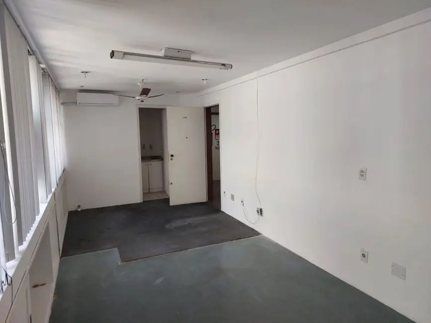Foto 9 de Sala Comercial à venda, 30m2 em Rio Branco, Porto Alegre - RS