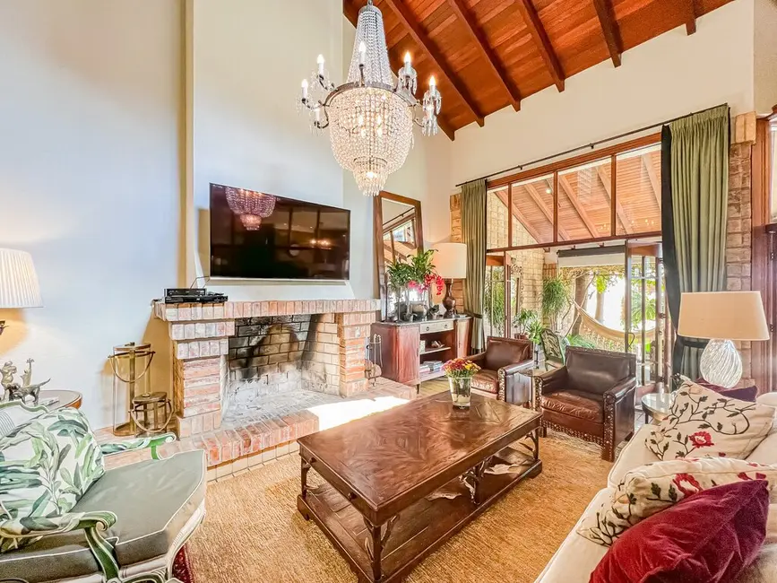 Foto 2 de Casa com 4 quartos à venda, 491m2 em Chácara das Pedras, Porto Alegre - RS