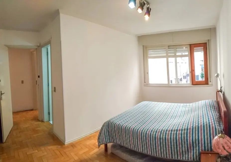 Apartamento com 3 quartos à venda, 126m2 em Centro Histórico, Porto Alegre - RS - imagem 6 Foto 6 de Apartamento com 3 quartos à venda, 126m2 em Centro Histórico, Porto Alegre - RS