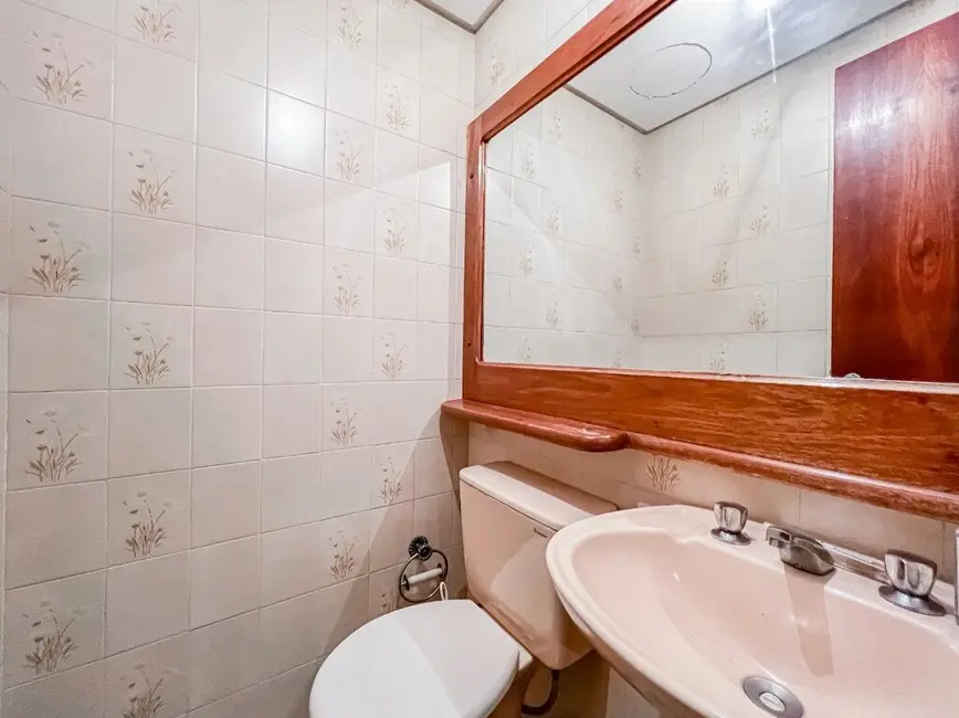 Apartamento com 3 quartos à venda, 182m2 em Moinhos de Vento, Porto Alegre - RS - imagem 7 Foto 7 de Apartamento com 3 quartos à venda, 182m2 em Moinhos de Vento, Porto Alegre - RS