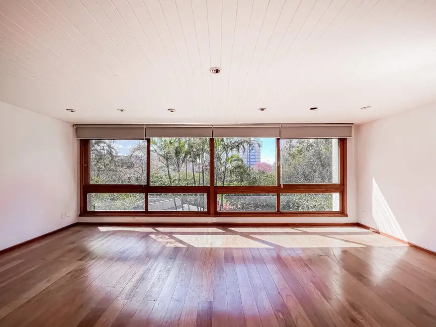 Apartamento com 3 quartos à venda, 182m2 em Moinhos de Vento, Porto Alegre - RS - imagem 4 Foto 4 de Apartamento com 3 quartos à venda, 182m2 em Moinhos de Vento, Porto Alegre - RS