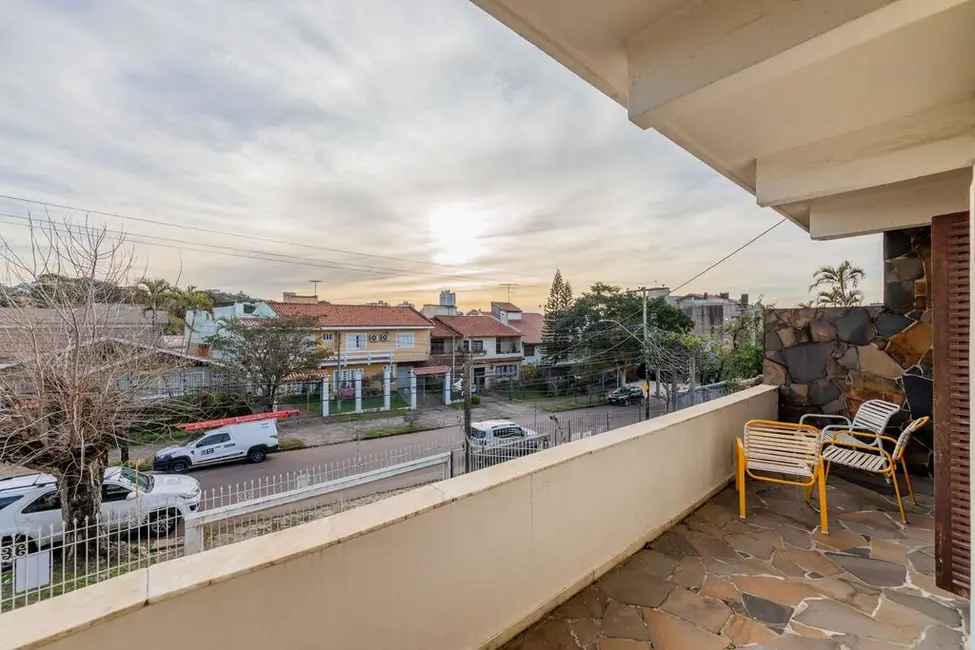 Foto 3 de Casa com 3 quartos à venda, 280m2 em Chácara das Pedras, Porto Alegre - RS