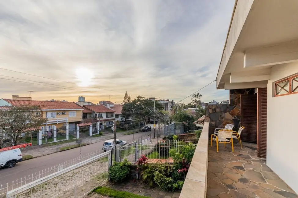 Foto 4 de Casa com 3 quartos à venda, 280m2 em Chácara das Pedras, Porto Alegre - RS